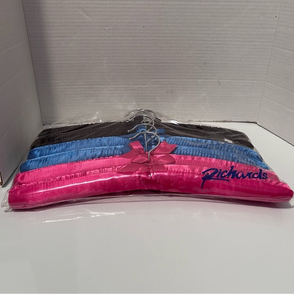 Richards 6 PCS 15" Satin Padded wood hangers Dress Lingerie Bridal Clothes - Picture 4 of 6